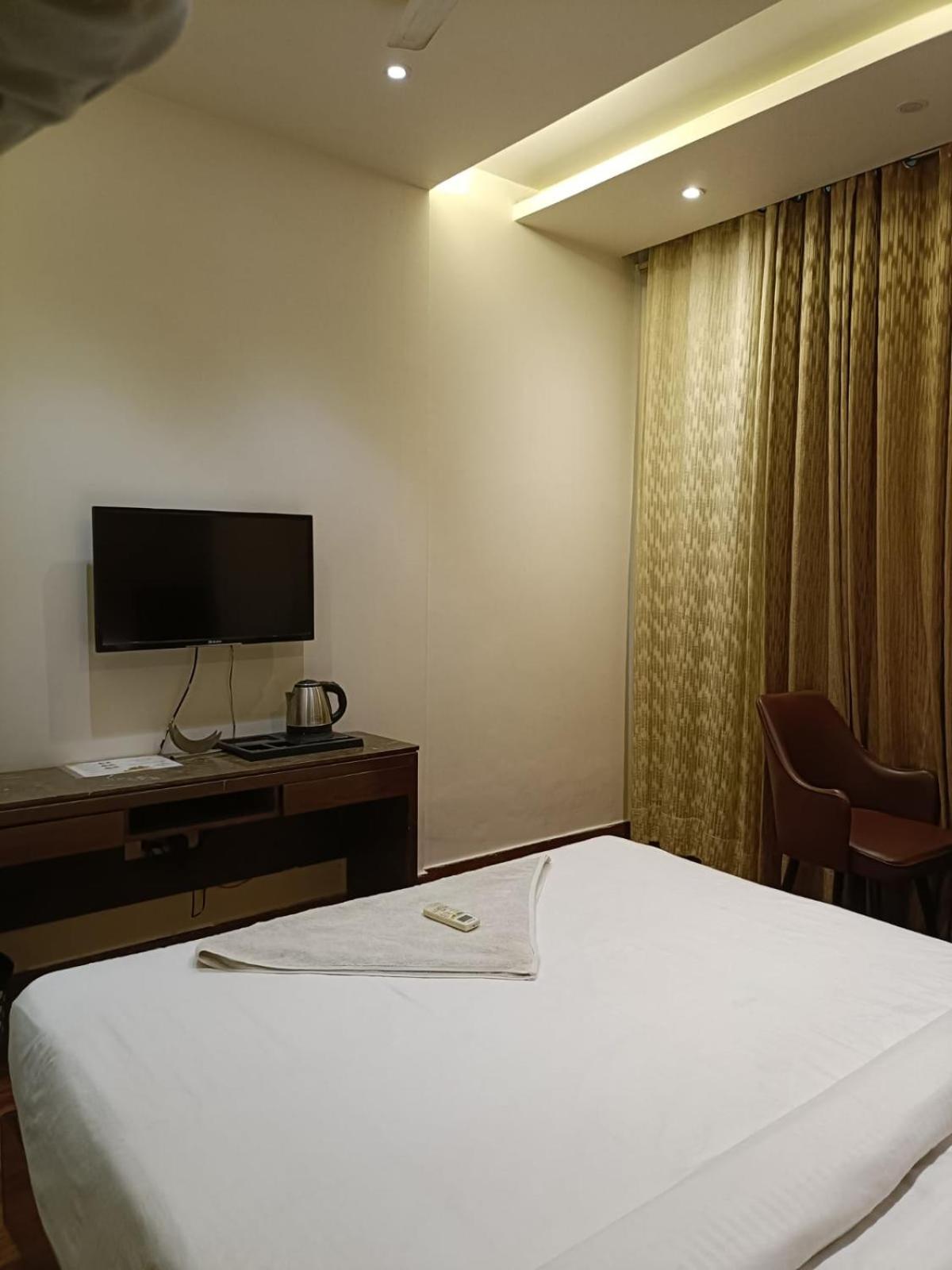 Hotel Parklane Agra (Uttar Pradesh) Exterior foto