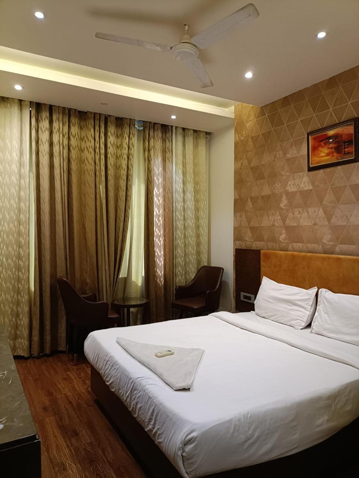 Hotel Parklane Agra (Uttar Pradesh) Exterior foto